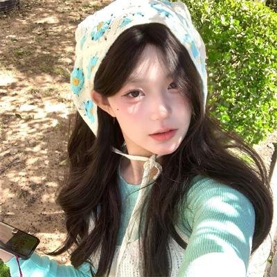 她的微笑像颗糖